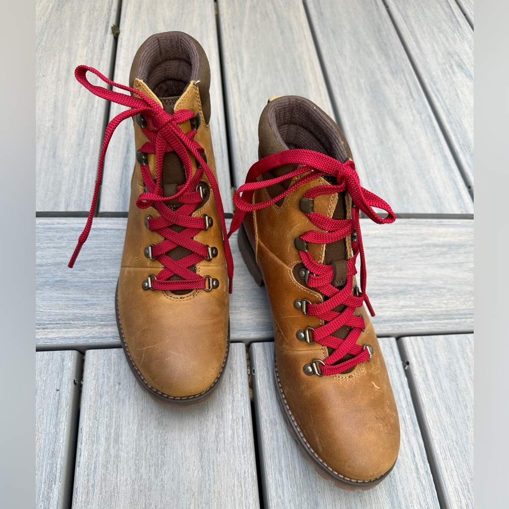Timberland women’s hiking boots size 9 New